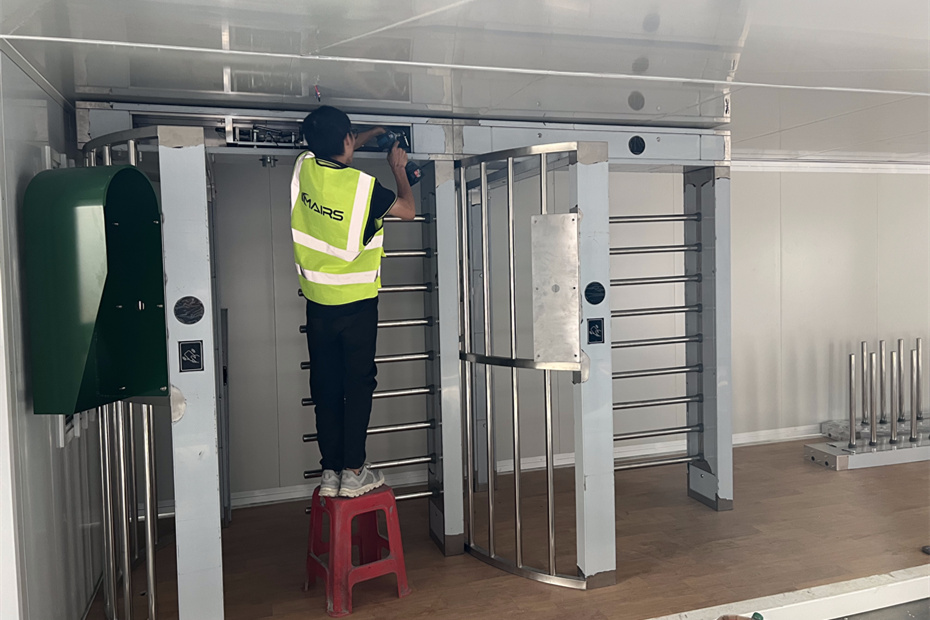turnstile container 2